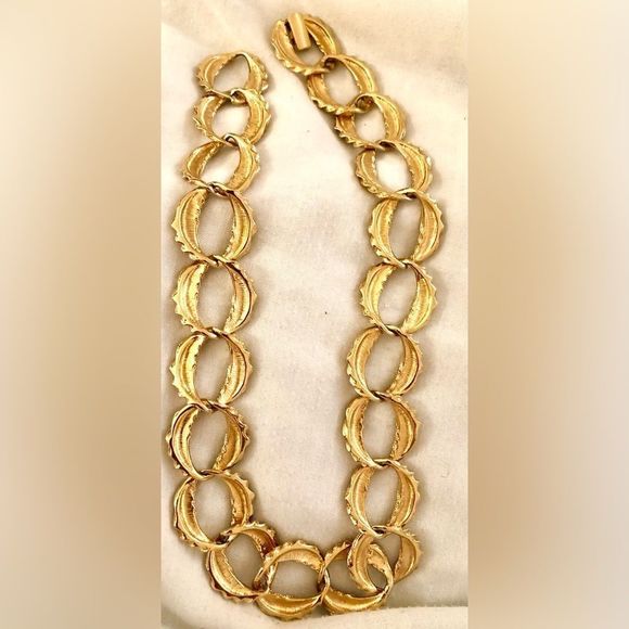 Napier 19” gold tone rib-groove-etched link signed w/Pat #4,774,743 - Picture 8 of 8